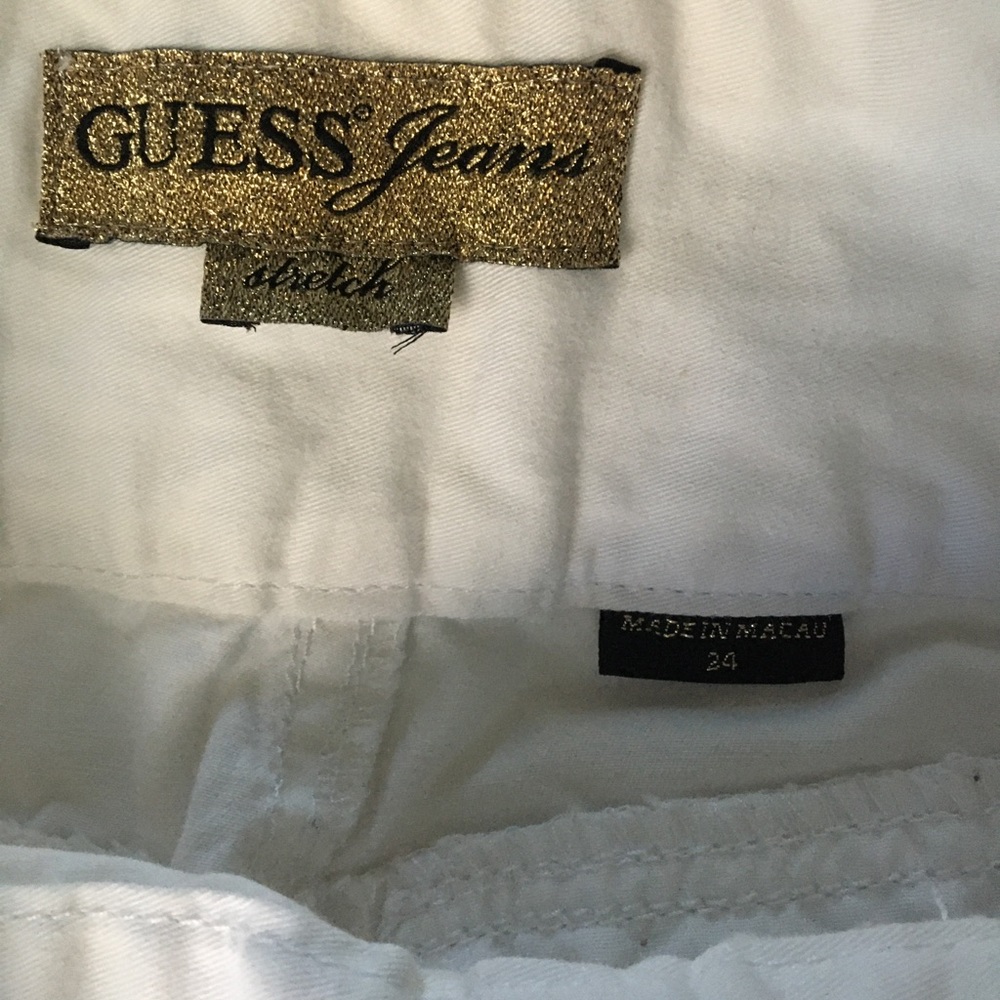 White Low rise early 2000’s style Guess Jeans